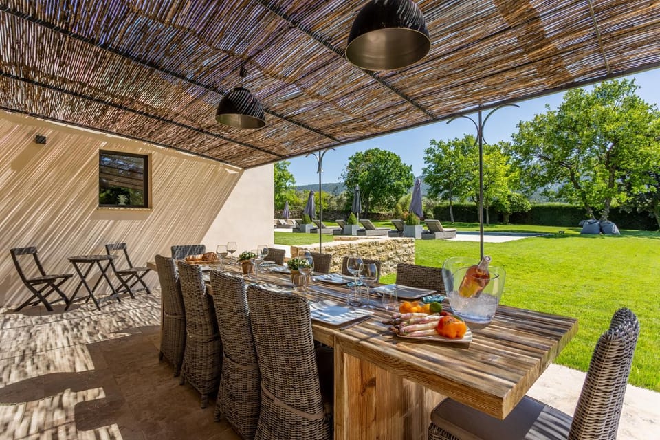 Patio, Dining area, Garden view