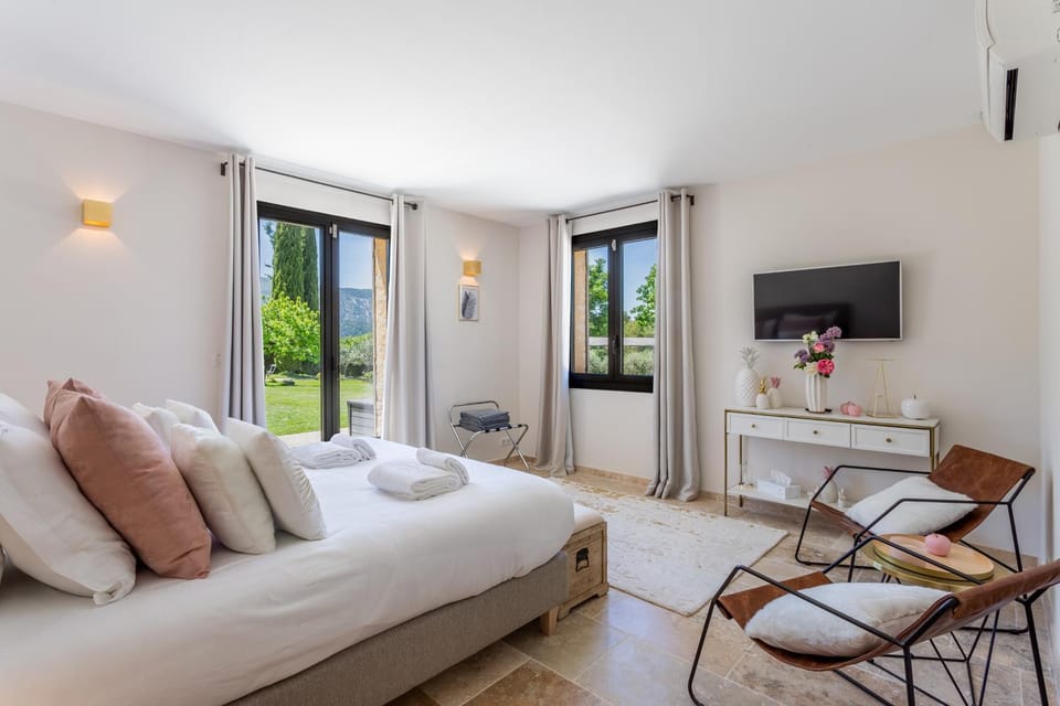 Bed, TV and multimedia, Bedroom, air conditioner