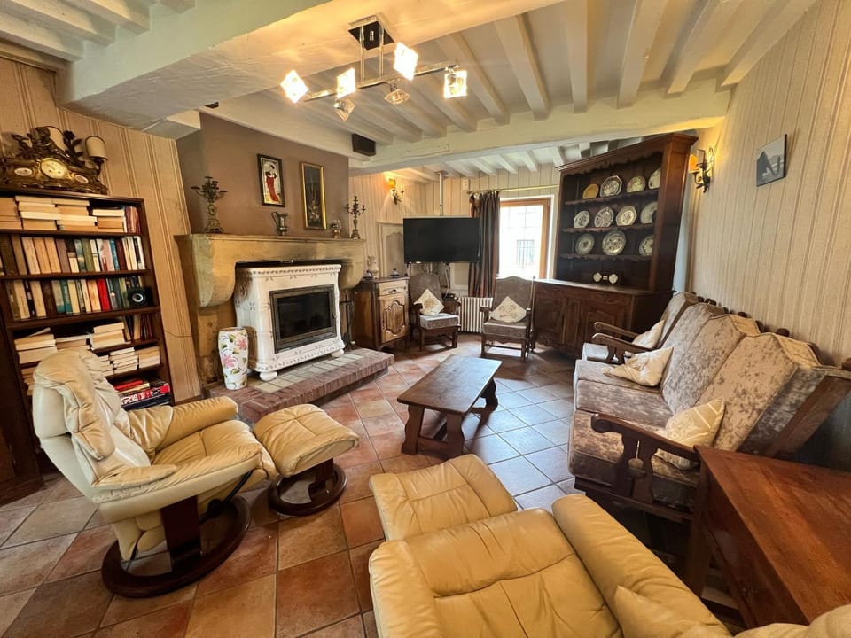 Communal lounge/ TV room, Library, TV and multimedia, Living room