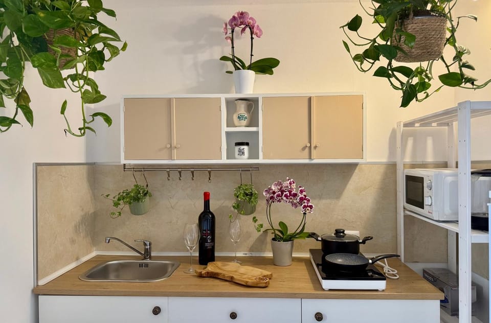 Kitchen or kitchenette, Food
