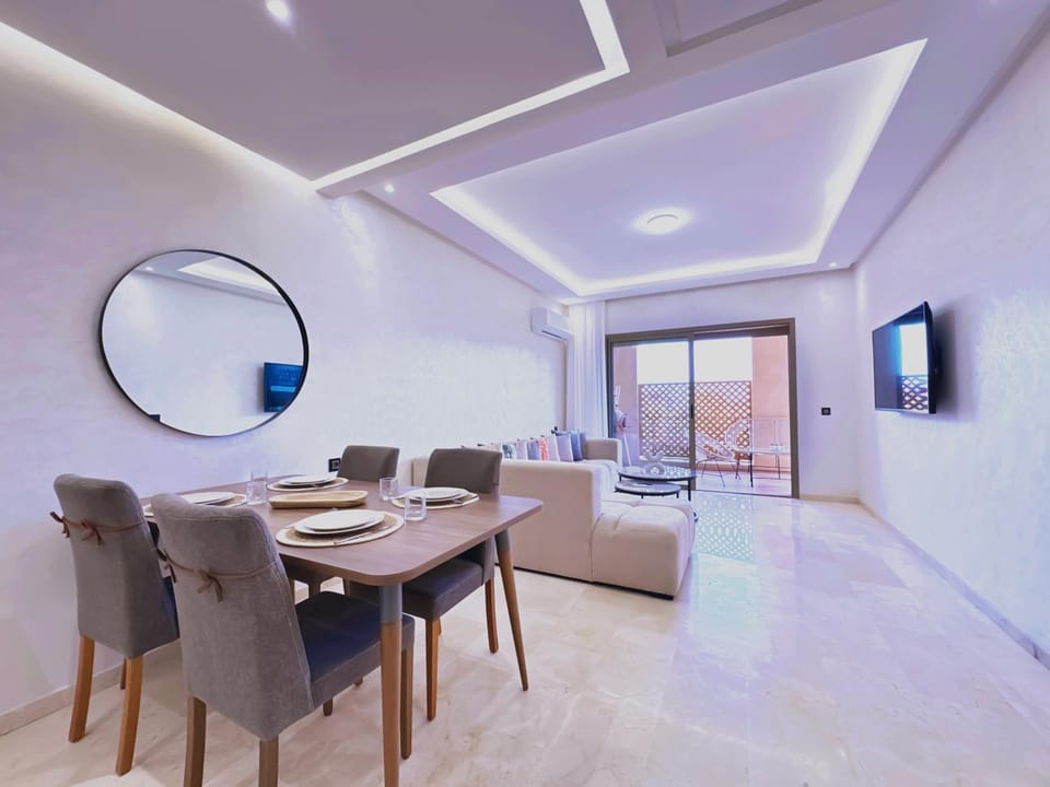 TV and multimedia, Living room, Seating area, Dining area