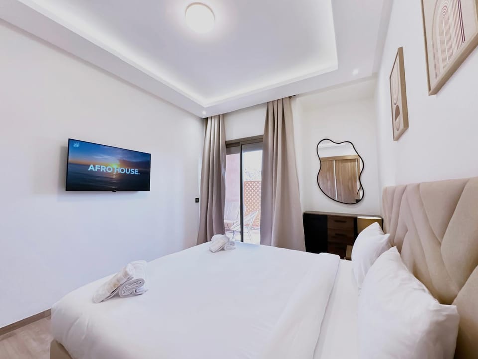 Bed, TV and multimedia, Photo of the whole room, Bedroom