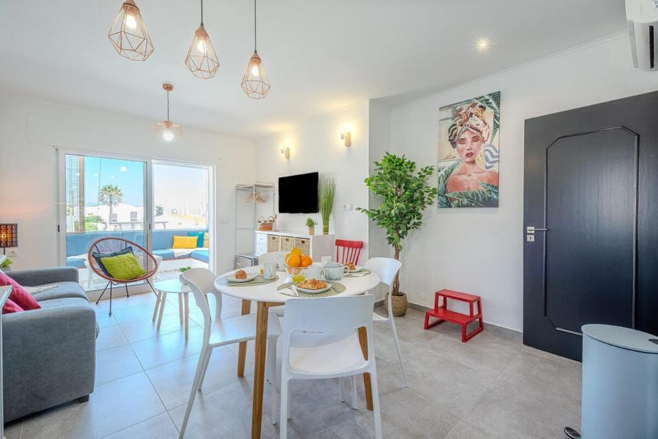 Communal lounge/ TV room, Living room, Dining area