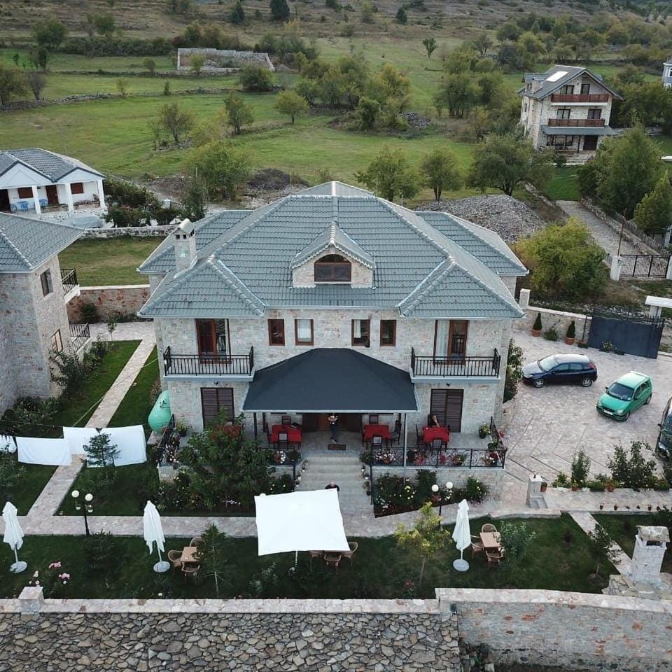 Vila Panorama 2 Voskopojë Bed and Breakfast in North Macedonia