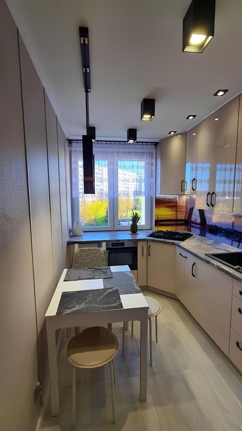 Kitchen or kitchenette, Dining area, stove