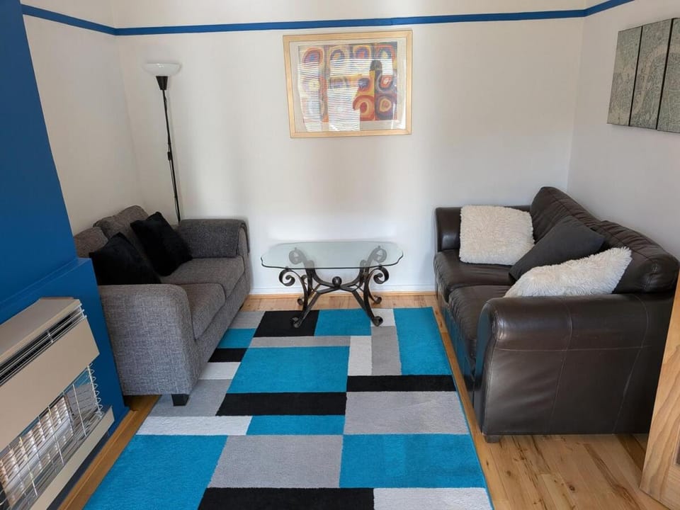 2 double bed with cozy garden & off-road parking House in Folkestone
