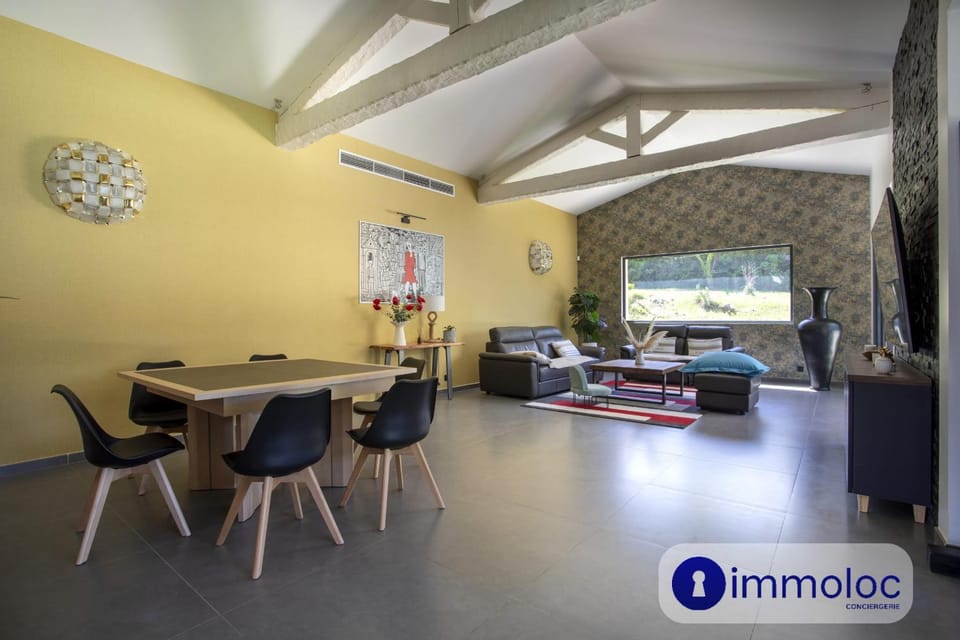 Air-conditioned villa with pool and garden Villa in Mandelieu-La Napoule