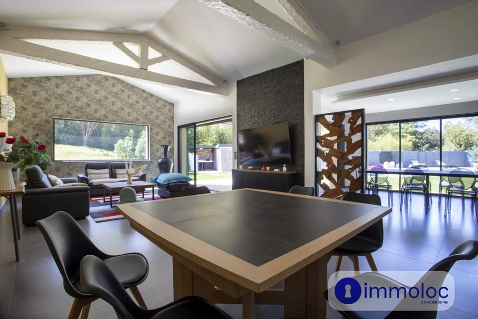 Air-conditioned villa with pool and garden Villa in Mandelieu-La Napoule