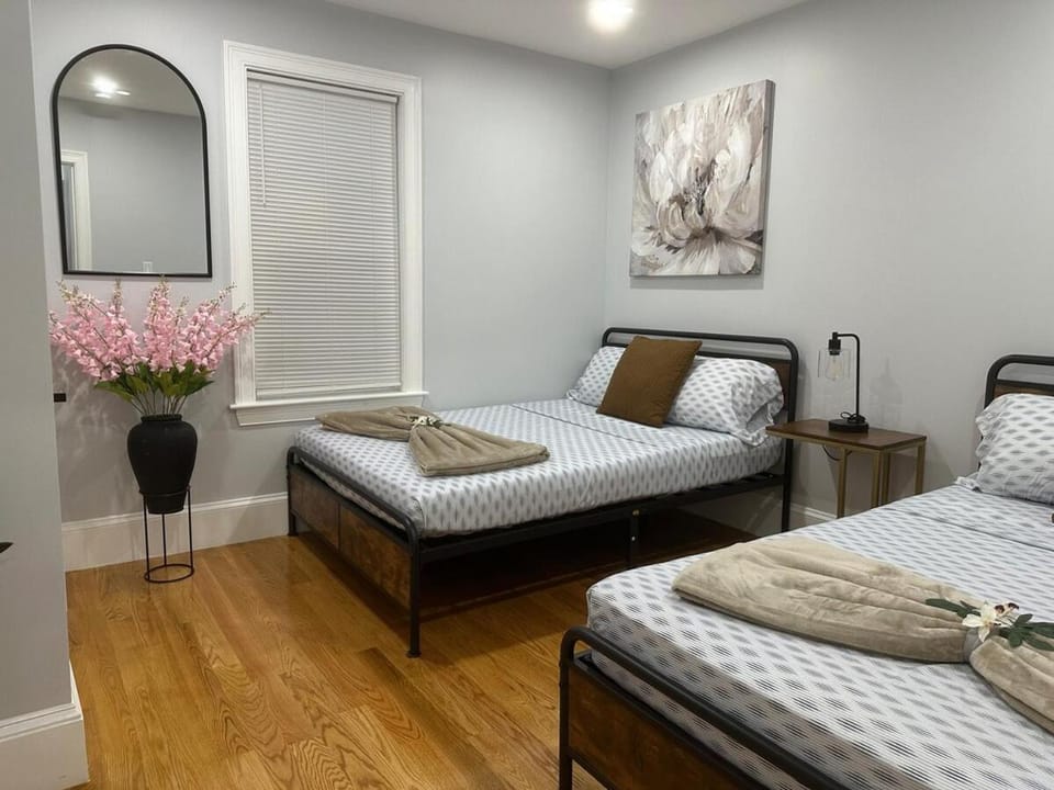 85a Charming Boston Base, 3BR, 2BA Ideal for Families Apartment in Quincy