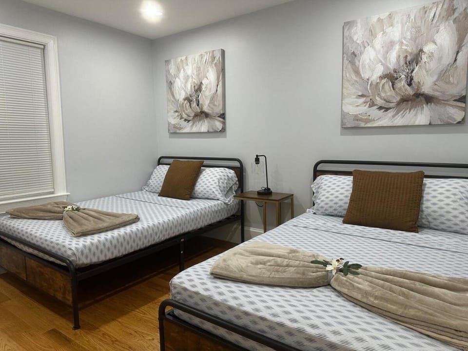 85a Charming Boston Base, 3BR, 2BA Ideal for Families Apartment in Quincy