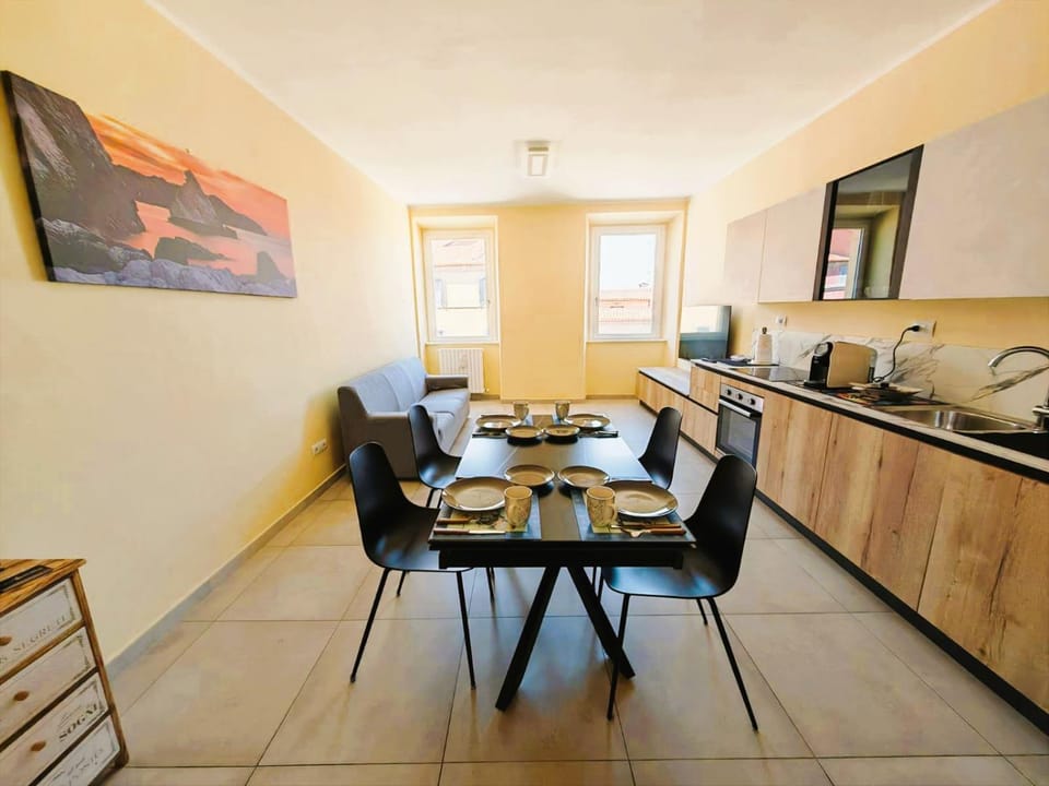 Kitchen or kitchenette, Living room, Seating area, Dining area, minibar, stove
