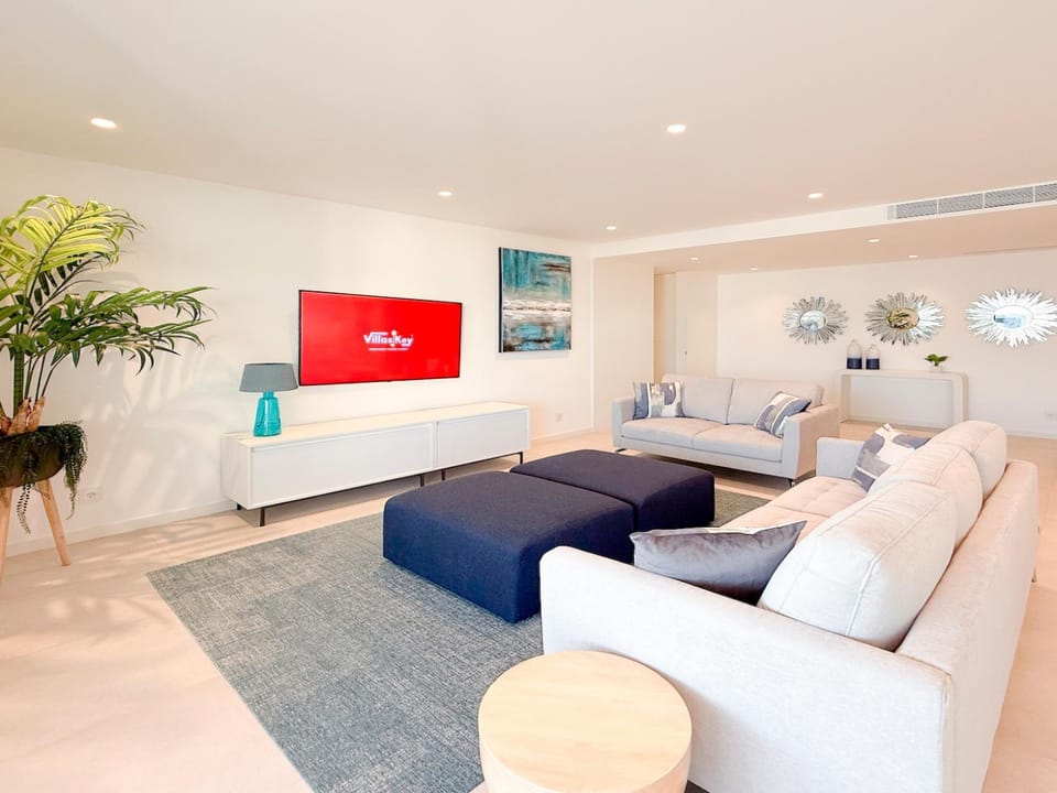 Communal lounge/ TV room, Living room