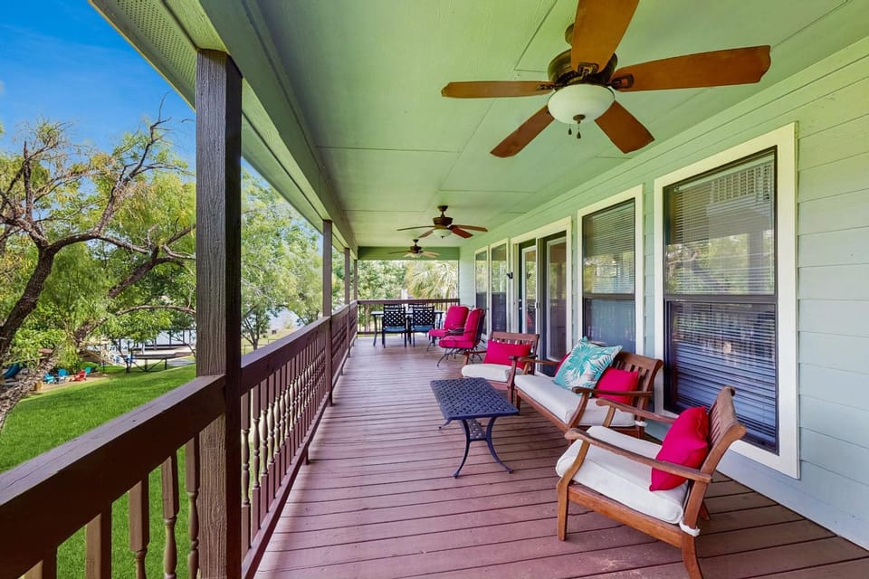 Ruff Lakehouse on Lake LBJ House in Rio Grande