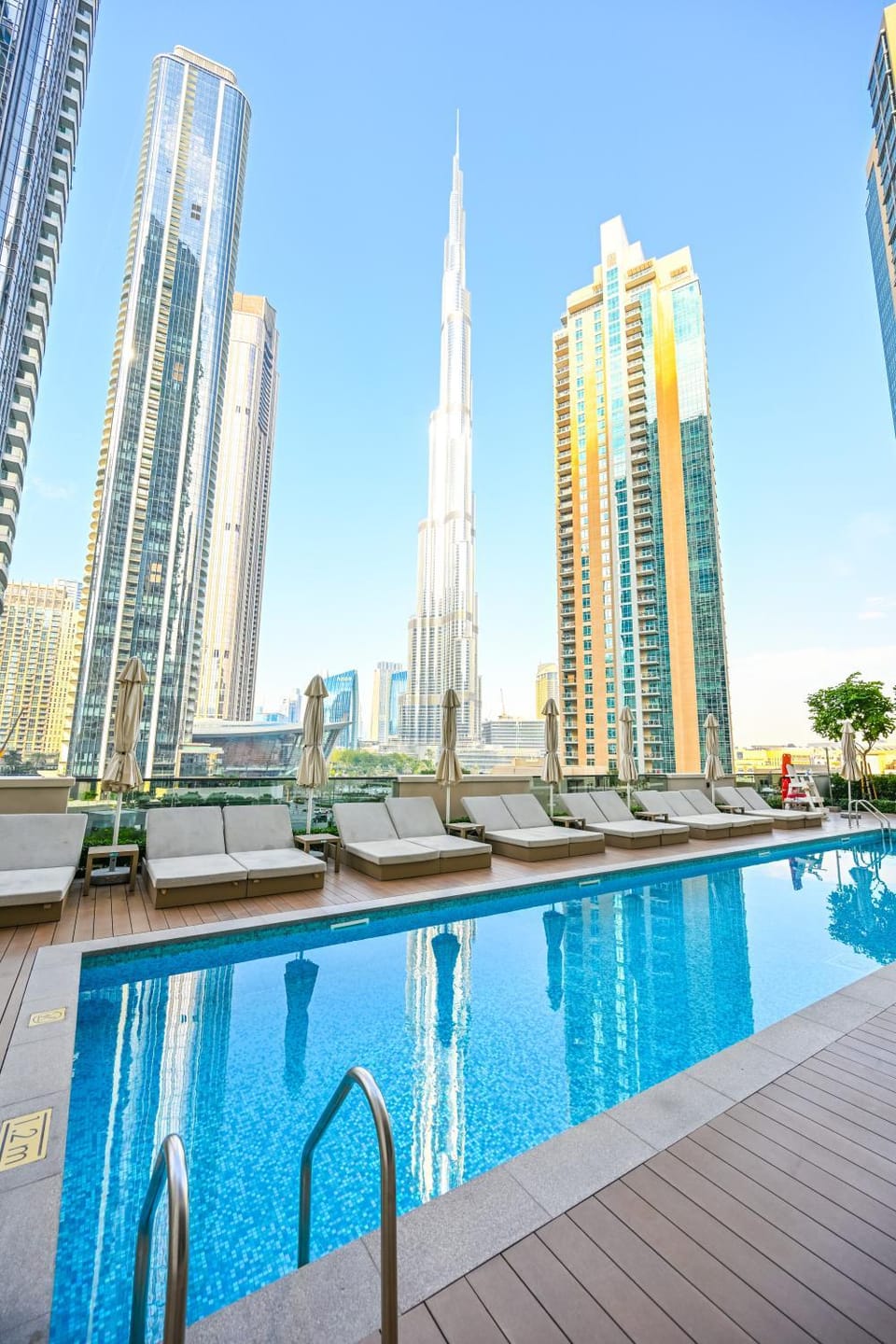 Property building, Day, City view, Pool view, Swimming pool, sunbed