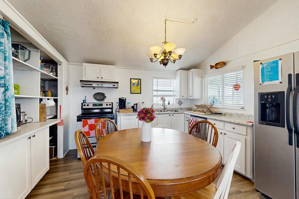 Oceanfront Bliss in Freeport! Colorful Beach House House in Brazoria County