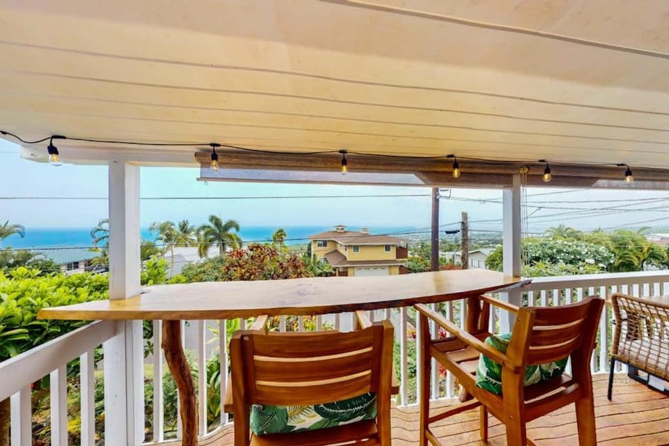 Pualani Island Getaway - Main House & Ohana- 30-night minimum House in Holualoa