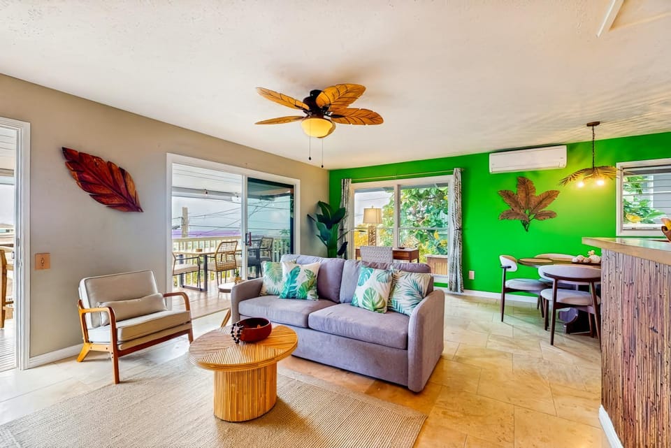 Pualani Island Getaway - Main House & Ohana- 30-night minimum House in Holualoa