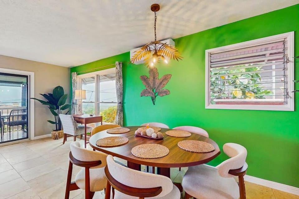 Pualani Island Getaway - Main House & Ohana- 30-night minimum House in Holualoa