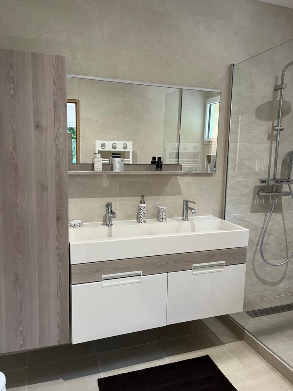 Shower, Bathroom, towels