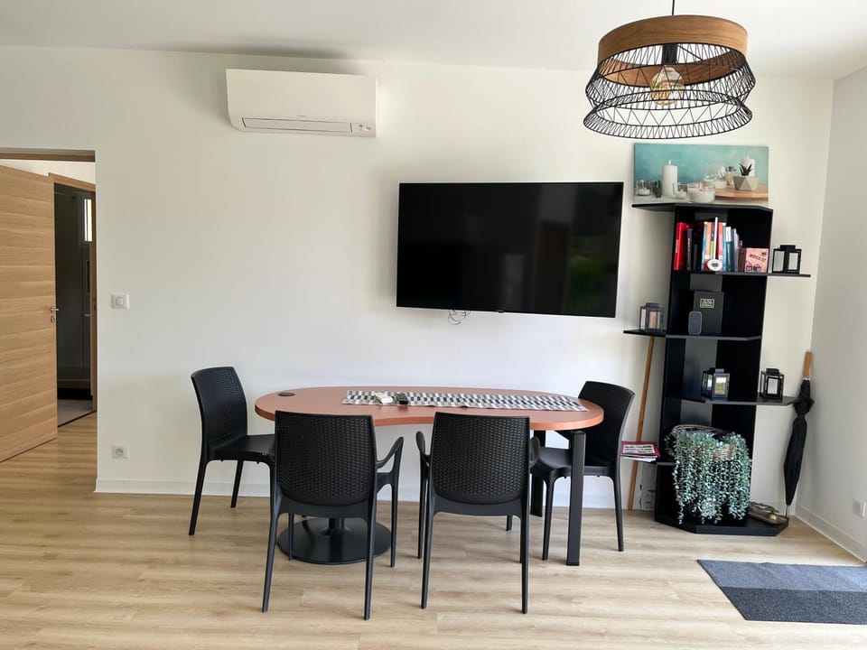 Property building, Seating area