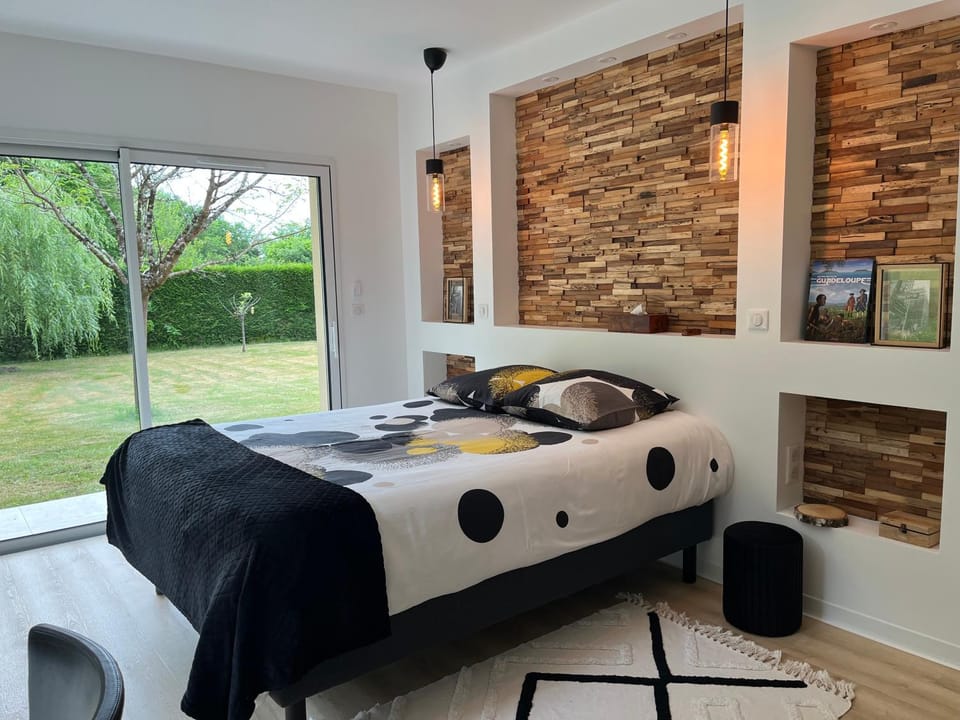 Bed, Photo of the whole room, Bedroom