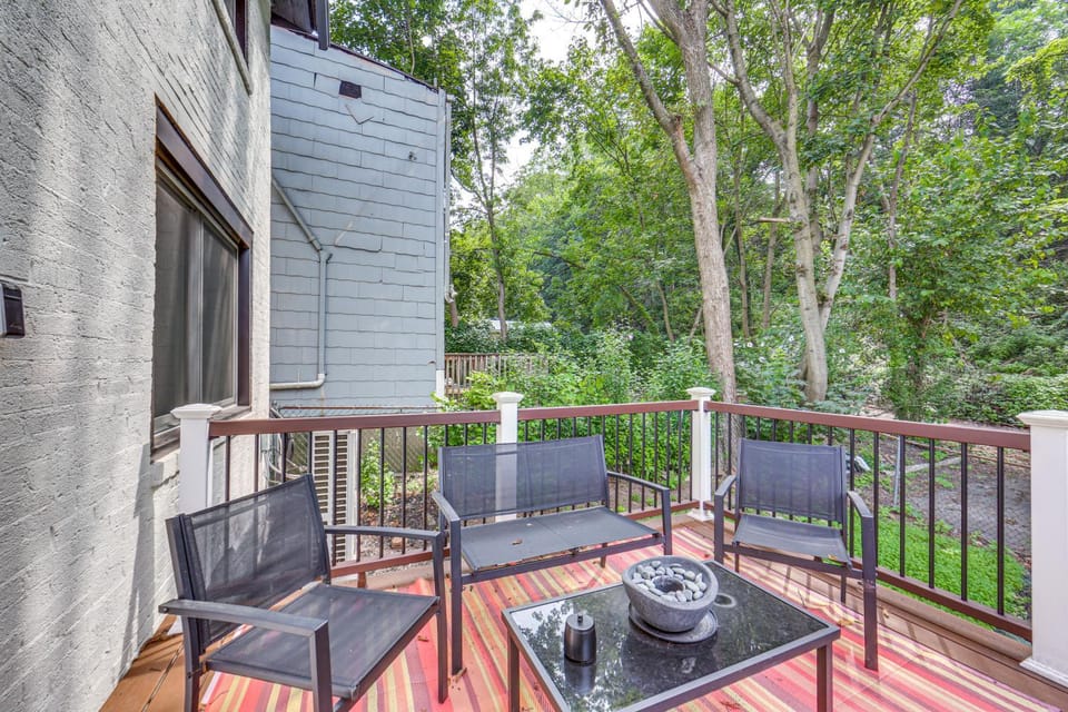 Easy Access to Pittsburgh Urban Retreat with Deck House in Pittsburgh