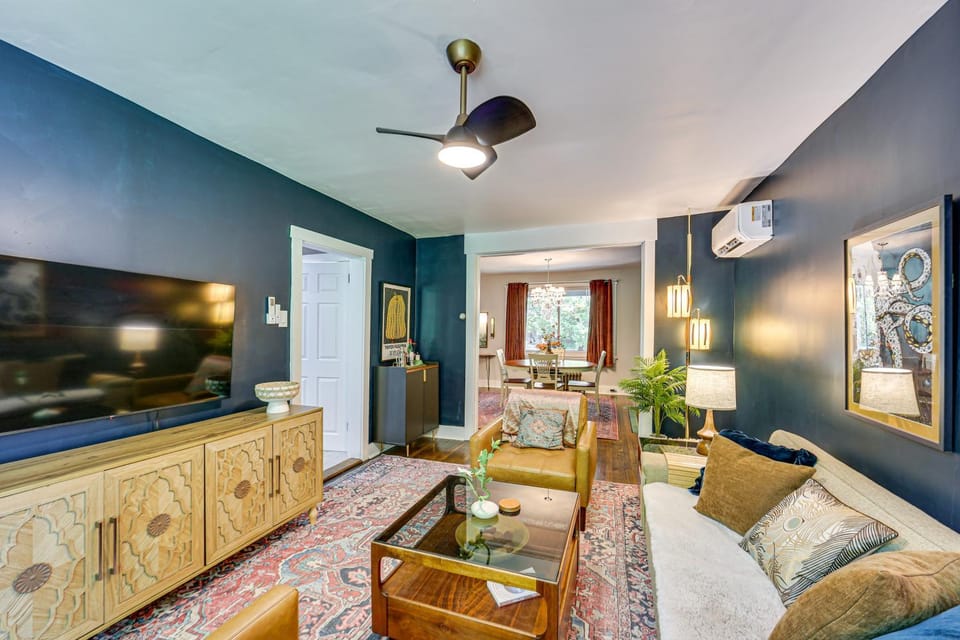 Easy Access to Pittsburgh Urban Retreat with Deck House in Pittsburgh