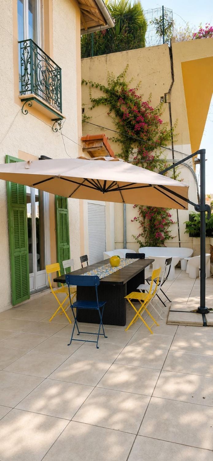 Sunset Villa atypical with air conditioning House in Nice