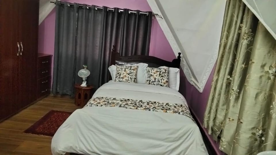 Kukis Place, 5 bedrooms, whole compound Apartment in Kenya