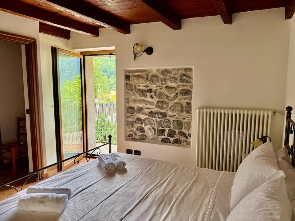 A house between a waterfall and a lake the enchantment of Nesso Apartment in Lombardy