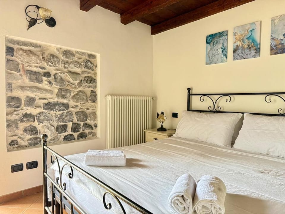 A house between a waterfall and a lake the enchantment of Nesso Apartment in Lombardy