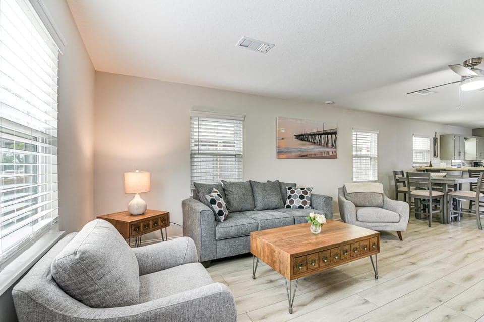 Steps to Seawall: Fenced Family Home in Galveston! House in Galveston Island