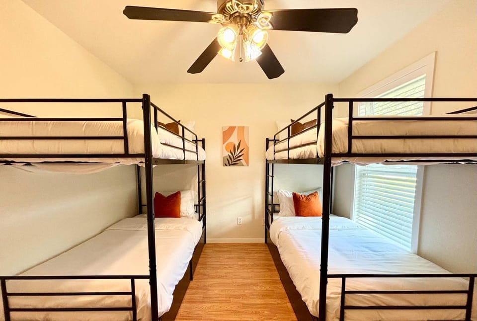 Zilker Home 3 Bedroom 2 Bath with Backyard House in Zilker