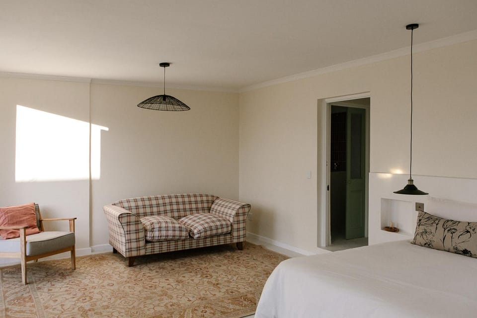 Bed, Living room, Photo of the whole room, Seating area, Bedroom