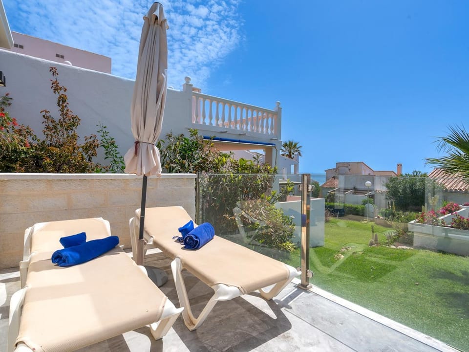 Patio, sunbed