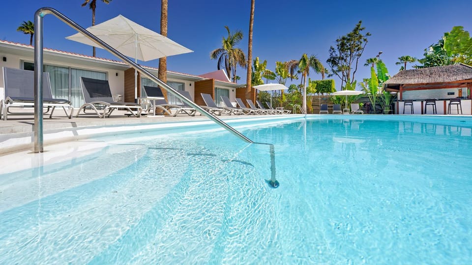 Pool view, Swimming pool, sunbed