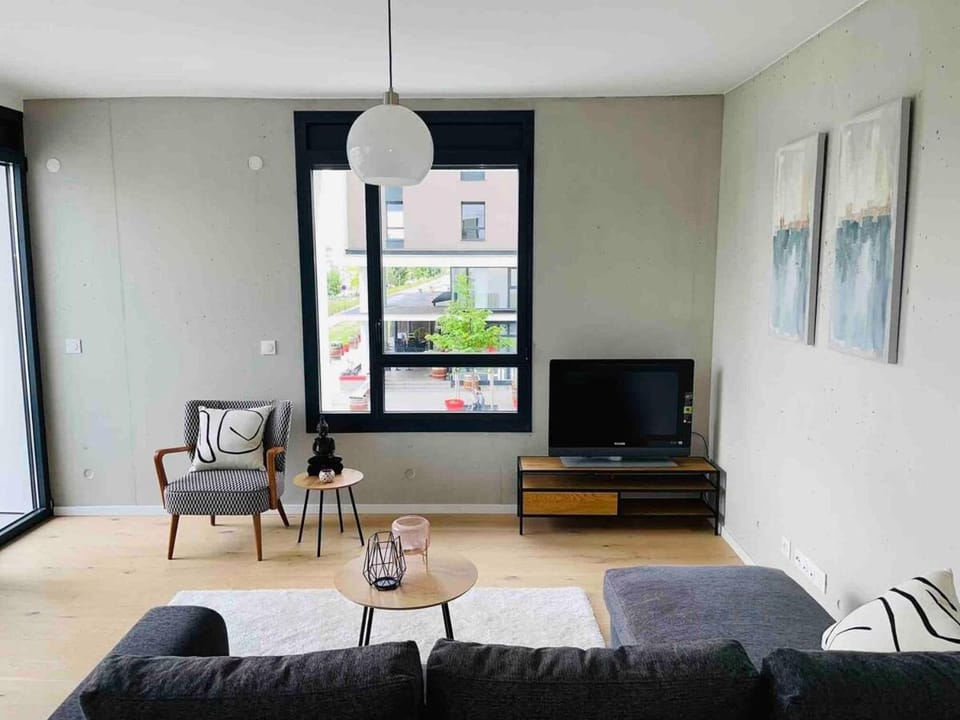 Basel-Tram 8-Tristate-Bridge-Riverview Apartment in Weil am Rhein