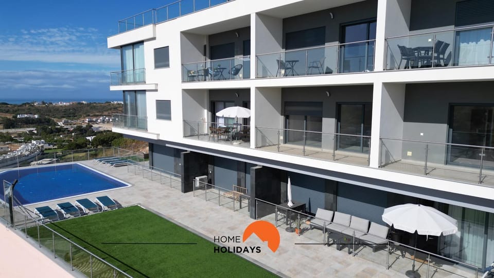 Property building, Facade/entrance, Off site