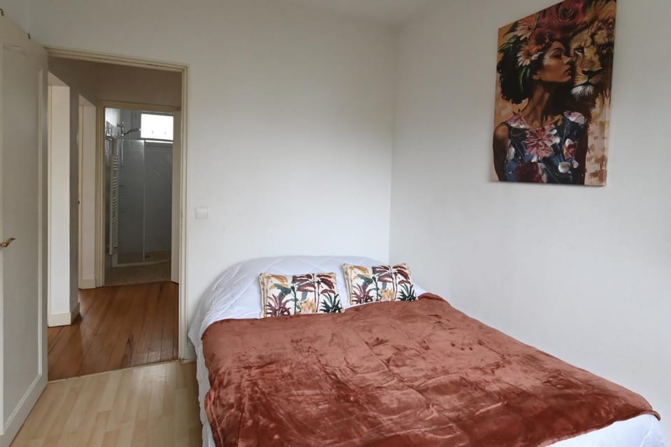 Bed, Photo of the whole room, Bedroom