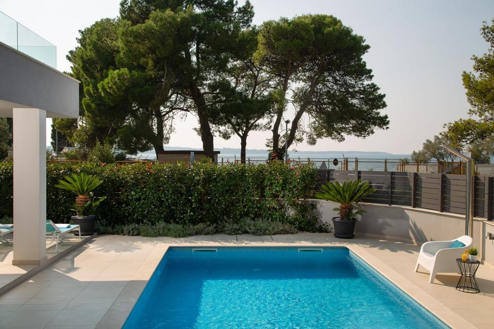 Garden, Beach, Swimming pool