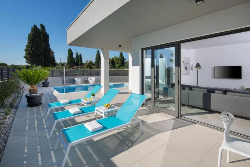 Garden, Swimming pool