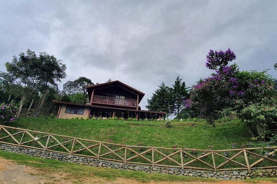 Chalé com Jacuzzi e deck com vista Chalet in State of São Paulo