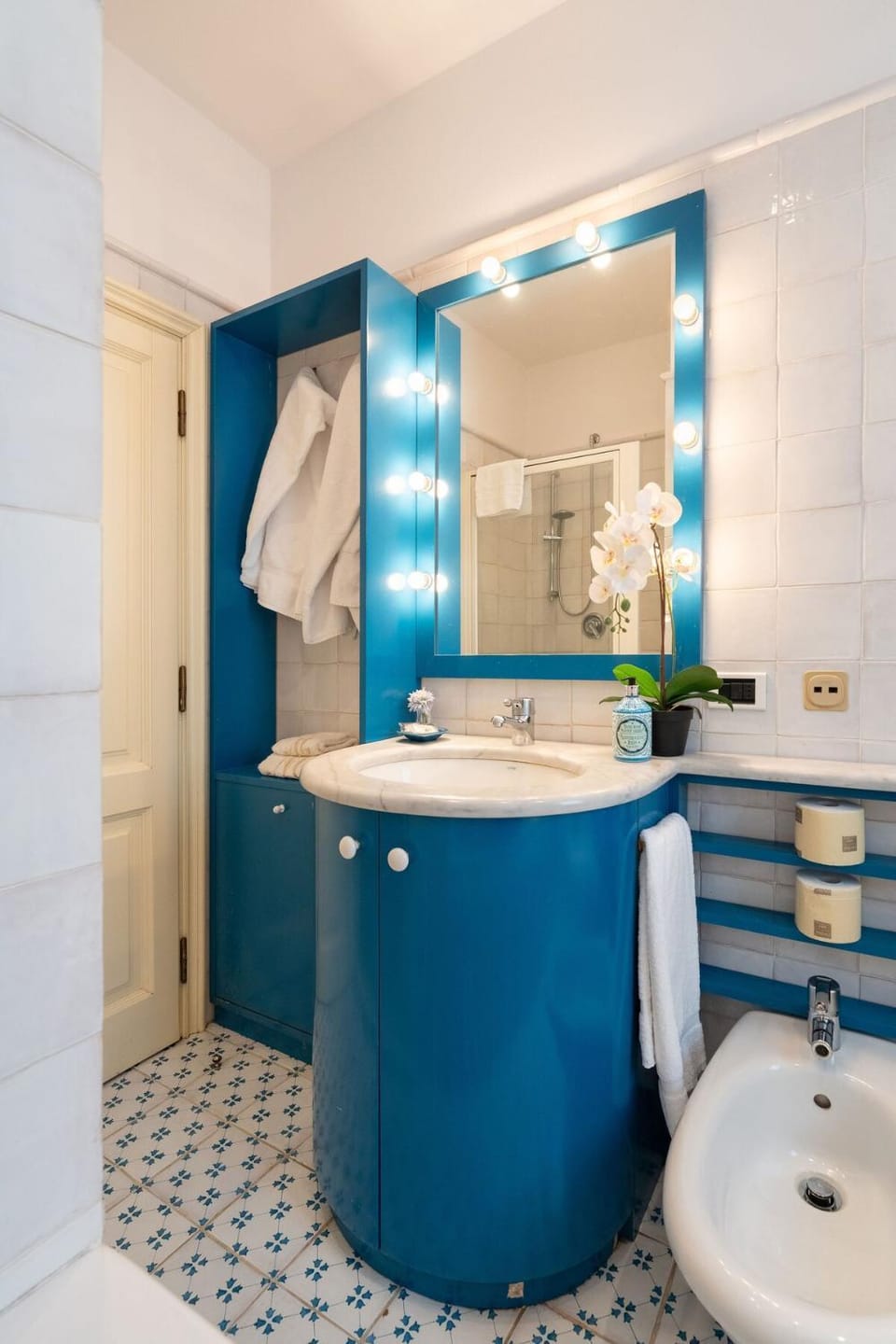 Shower, Bathroom, towels