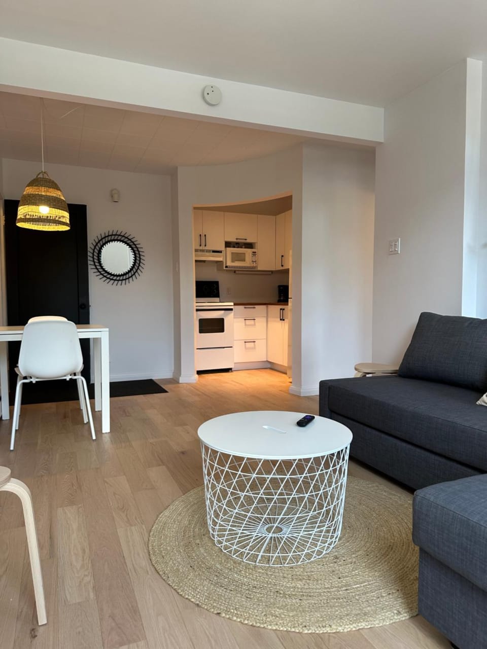Seating area, Dining area