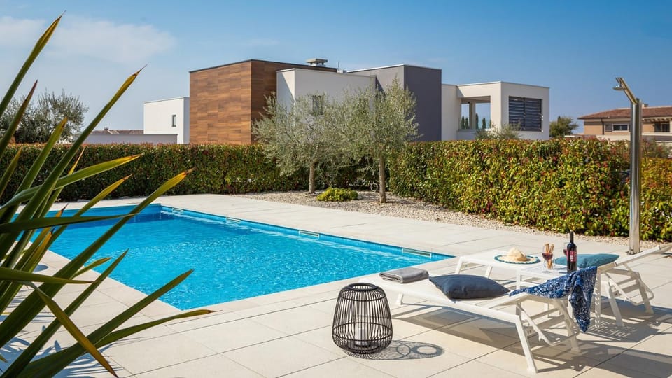 Garden, Swimming pool