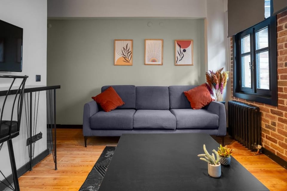 Cozy Urban 1BR Nest with Balcony Charm Apartment in Istanbul