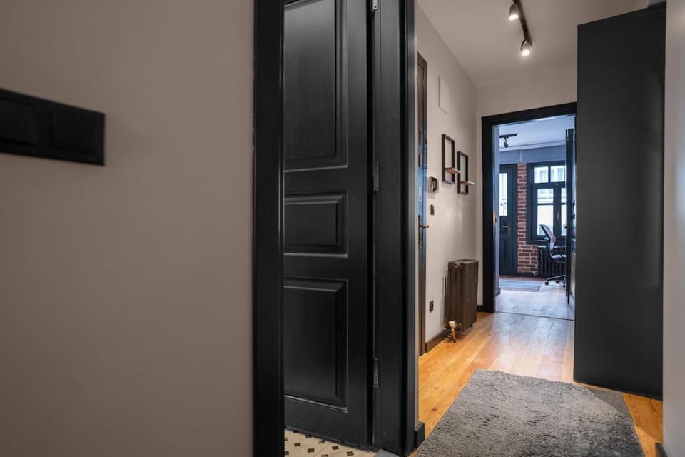 Cozy Urban 1BR Nest with Balcony Charm Apartment in Istanbul