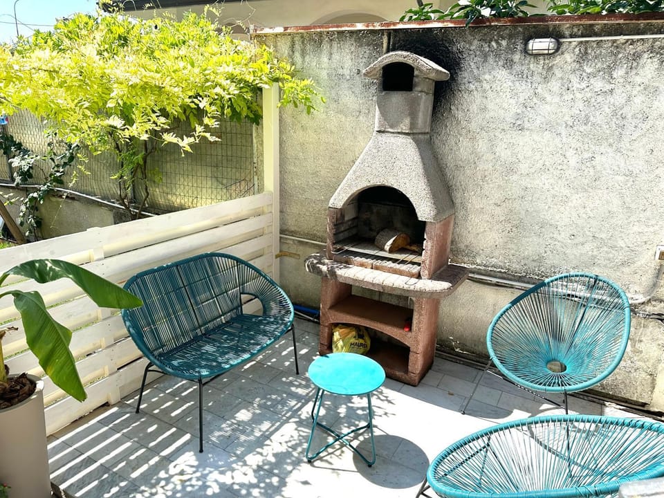 Patio, BBQ facilities