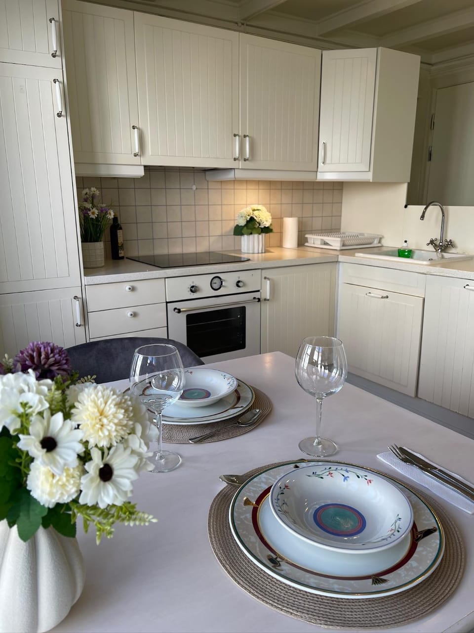 Kitchen or kitchenette, Dining area, dishwasher, stove