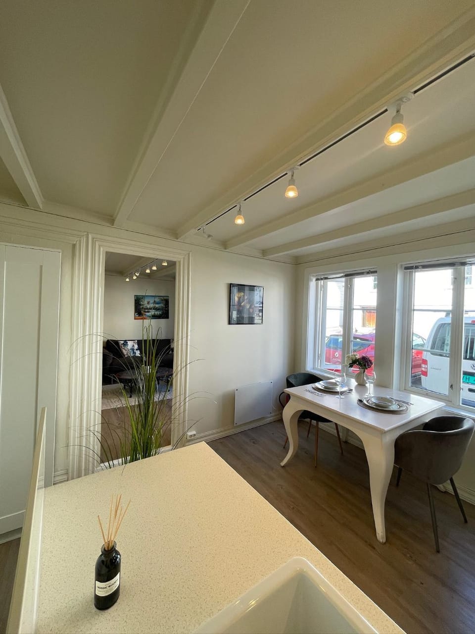 Kitchen or kitchenette, Seating area, Dining area